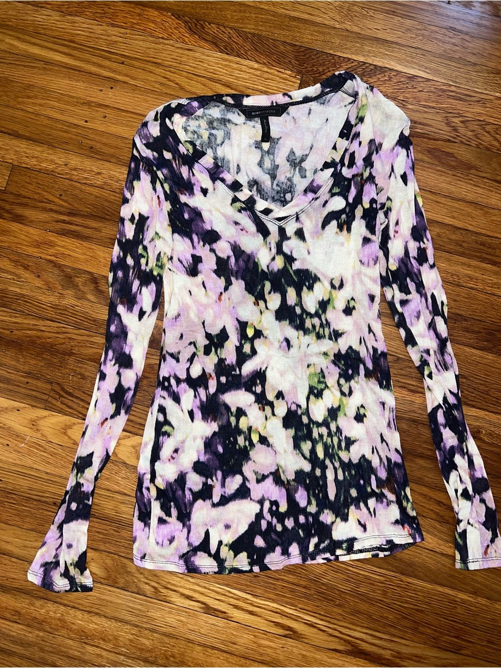 BCBG MaxAzria Women's Long Sleeve V-Neck Tie-Dye Top in Purple and Black Size M